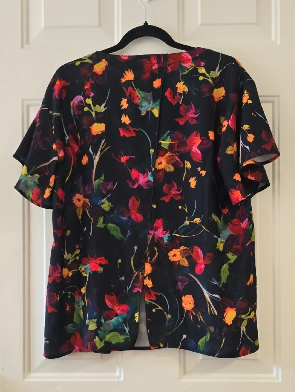 DKNY Navy Floral Short Sleeve Top with Multicolor Blooms - Picture 4 of 7